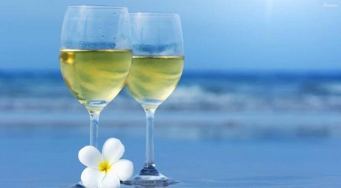 Λίγο κρασί, λίγο θάλασσα και… οινική συμμαχία!