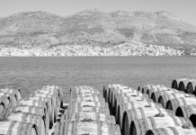 Το νησί που ο θεός Διόνυσος έμαθε στους κατοίκους να καλλιεργούν αμπέλια.