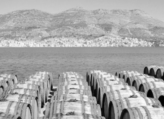 Το νησί που ο θεός Διόνυσος έμαθε στους κατοίκους να καλλιεργούν αμπέλια.