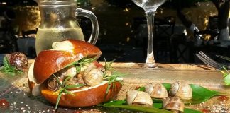 Σαλιγκάρια με Samaina, δεντρολίβανο και αρωματική σάλτσα ντομάτας