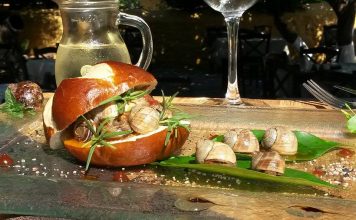 Σαλιγκάρια με Samaina, δεντρολίβανο και αρωματική σάλτσα ντομάτας