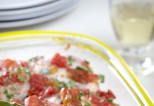 Μπακαλιάρος πλακί με σταφίδες