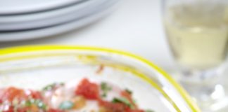 Μπακαλιάρος πλακί με σταφίδες