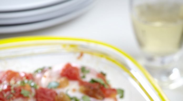 Μπακαλιάρος πλακί με σταφίδες