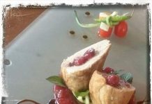 Sous Vide Χοιρινό φιλέτο γεμιστό με μετσοβέλα , chutney σύκο –σταφύλι και λικέρ καυτερής πιπεριάς.