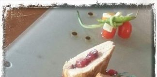 Sous Vide Χοιρινό φιλέτο γεμιστό με μετσοβέλα , chutney σύκο –σταφύλι και λικέρ καυτερής πιπεριάς.