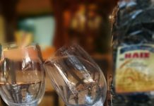 «Βοτσαλωτό» χταποδάκι με κους- κους και πιπερόμελο.