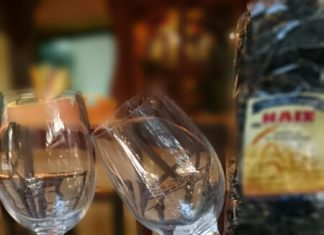 «Βοτσαλωτό» χταποδάκι με κους- κους και πιπερόμελο.