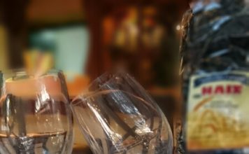 «Βοτσαλωτό» χταποδάκι με κους- κους και πιπερόμελο.