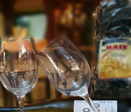 «Βοτσαλωτό» χταποδάκι με κους- κους και πιπερόμελο.