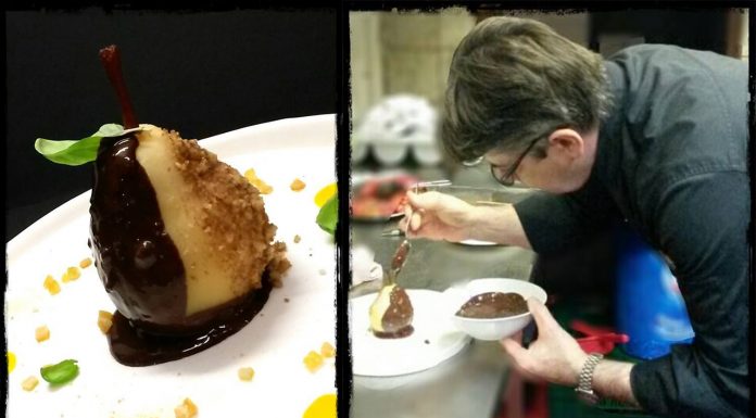 ΑΧΛΑΔΙΑ ΠΟΣΕ ΜΕ ΣΑΜΙΩΤΙΚΟ ΚΡΑΣΙ ΚΑΙ ΣΟΚΟΛΑΤΑ