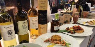 ΕΚΘΕΣΗ ΣΤΟΚΧΟΛΜΗΣ: Γαστρονομική ωδή στο σαμιώτικο κρασί