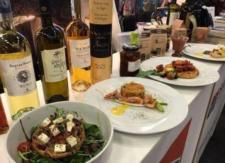 ΕΚΘΕΣΗ ΣΤΟΚΧΟΛΜΗΣ: Γαστρονομική ωδή στο σαμιώτικο κρασί