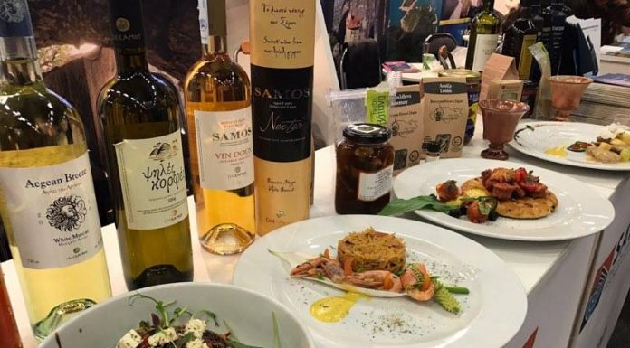 ΕΚΘΕΣΗ ΣΤΟΚΧΟΛΜΗΣ: Γαστρονομική ωδή στο σαμιώτικο κρασί