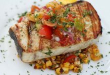 ΦΙΛΕΤΑΚΙΑ ΞΙΦΙΑ ΜΕ ΣΑΜΙΩΤΙΚΟ ΚΡΑΣΙ & ΝΤΟΜΑΤΙΝΙΑ ΦΟΥΡΝΙΣΤΑ