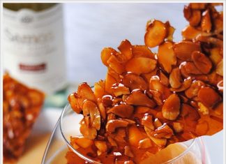 Πανακότα από βουβαλίσιο γάλα και σως από γλυκό Σαμιώτικο κρασί