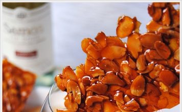 Πανακότα από βουβαλίσιο γάλα και σως από γλυκό Σαμιώτικο κρασί