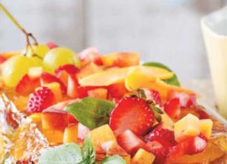 Ζελέ με καλοκαιρινά φρούτα και σαμιώτικο κρασί