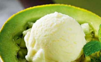 Πεπονάκια με παγωτό και μεθυσμένη σάλτσα