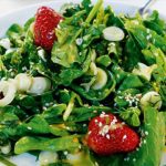 Σαλάτα με σπανάκι και dressing σαμιώτικου κρασιού