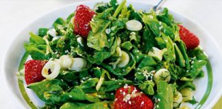 Σαλάτα με σπανάκι και dressing σαμιώτικου κρασιού