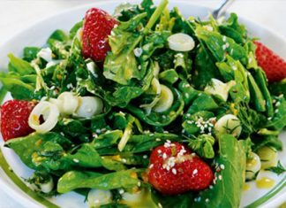 Σαλάτα με σπανάκι και dressing σαμιώτικου κρασιού