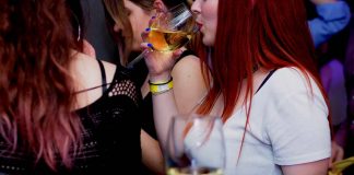 ΒΡΑΔΙΑ ΜΟΧΙΤΟ ΣΤΟ ΠΥΘΑΓΟΡΕΙΟ