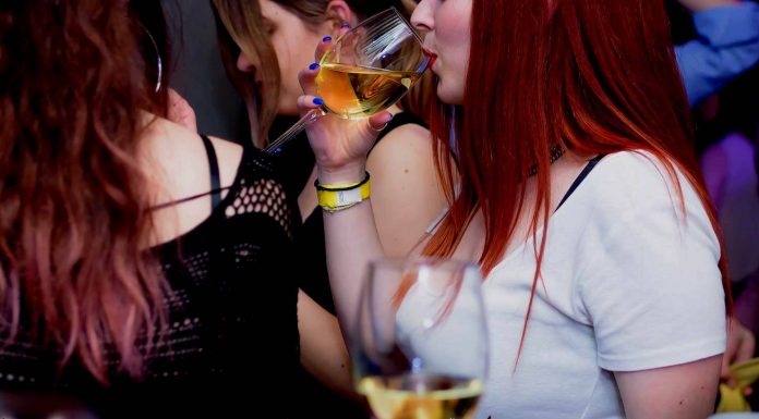 ΒΡΑΔΙΑ ΜΟΧΙΤΟ ΣΤΟ ΠΥΘΑΓΟΡΕΙΟ