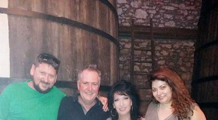 SIMON GAULT: Σαμιώτικο κρασί και νοιώθεις… «θεός»