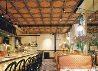 Το διάσημο SAMOS NECTAR 1980 σε δύο από τα καλύτερα εστιατόρια του Λονδίνου