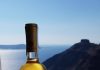 Samos Vin Doux με φόντο το ηφαίστειο