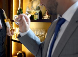 To SAMOS VIN DOUX στα φημισμένα WAITROSE Λονδίνου «Worth buying»-ΑΞΙΖΕΙ να το ΑΓΟΡΑΣΕΤΕ!