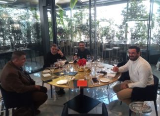 Η εμπειρία των σαμιώτικων κρασιών στα Pralina Experience Kύπρου.