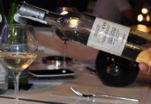«Δείπνο στα λευκά» συνοδεία Samos Grand Cru