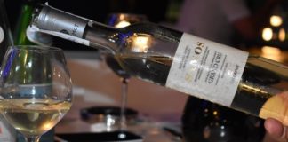 «Δείπνο στα λευκά» συνοδεία Samos Grand Cru