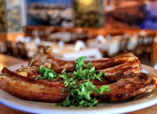 Ονομαστές Κυπριακές γεύσεις και σαμιώτικο κρασί!