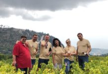 Γέμισε ξέχειλη την κούπα με σαμιώτικο κρασί!