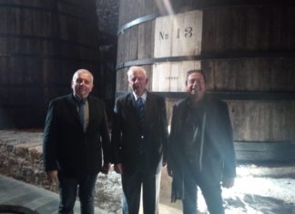 «Γλυκάθηκε» με σαμιώτικο κρασί ο Παναγιώτης Πικραμένος