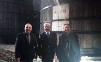 «Γλυκάθηκε» με σαμιώτικο κρασί ο Παναγιώτης Πικραμένος