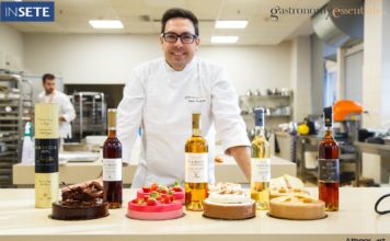 ΜΕ ΤΗ ΓΛΥΚΑ ΤΗΣ ΖΑΧΑΡΟΠΛΑΣΤΙΚΗΣ ΚΑΙ ΤΩΝ ΣΑΜΙΩΤΙΚΩΝ ΚΡΑΣΙΩΝ