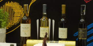 «ΕΛΑΜΨΑΝ» ΤΑ ΚΡΑΣΙΑ ΤΗΣ ΣΑΜΟΥ ΣΤΗ HORECA 2020