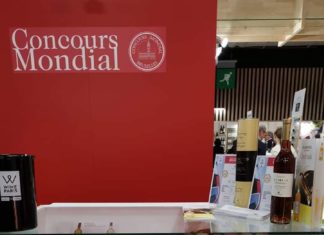 ΤΟ ΚΡΑΣΙ ΤΗΣ ΣΑΜΟΥ ΣΤΟ ΠΑΡΙΣΙ