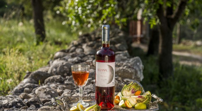 Η ροζέ όψη της… σελήνης!