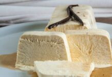 Ο Στέλιος Παρλιάρος δημιουργεί: ΠΑΡΦΕ ΒΑΝΙΛΙΑΣ ΜΕ ΓΛΥΚΟ ΣΑΜΙΩΤΙΚΟ ΚΡΑΣΙ