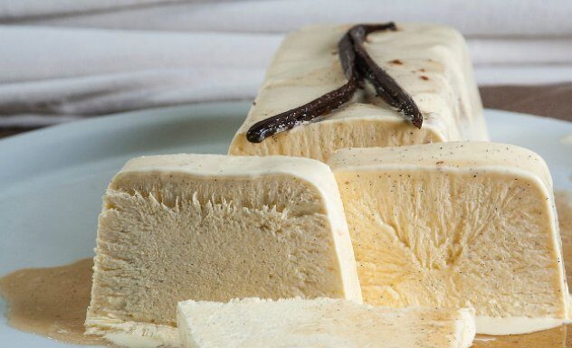 Ο Στέλιος Παρλιάρος δημιουργεί: ΠΑΡΦΕ ΒΑΝΙΛΙΑΣ ΜΕ ΓΛΥΚΟ ΣΑΜΙΩΤΙΚΟ ΚΡΑΣΙ