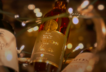 Φέτος τα Χριστούγεννα, πίνουμε στην υγειά μας… με κρασιά από τη Σάμο!