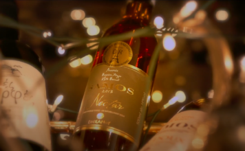 Φέτος τα Χριστούγεννα, πίνουμε στην υγειά μας… με κρασιά από τη Σάμο!