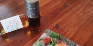 Σαμιώτικη ταραμοσαλάτα με Μοσχάτο κρασί και σπιτική λαγάνα