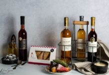 Ταχινοπιτάκια της Αργυρώς συνδυασμένα με σαμιώτικα κρασιά