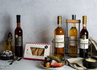 Ταχινοπιτάκια της Αργυρώς συνδυασμένα με σαμιώτικα κρασιά